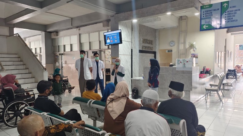 Edukasi Kesehatan di Ruang Tunggu Poliklinik