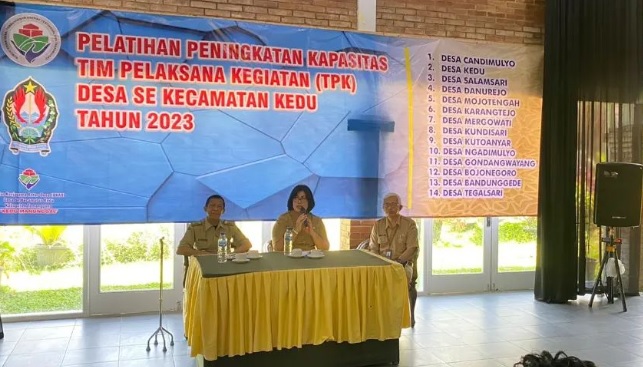 Pembukaan Pelatihan Peningkatan Kapasitas Tim Pelaksana Kegiatan (TPK) Desa se-Kecamatan Kedu Tahun 2023
